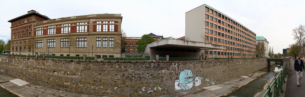 wienfluss mit graffiti mak und baum im loch